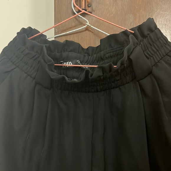 Zara woman.Size M.Waist 28.Relaxed beautiful trouser with great fall.adjustable - Picture 5 of 6